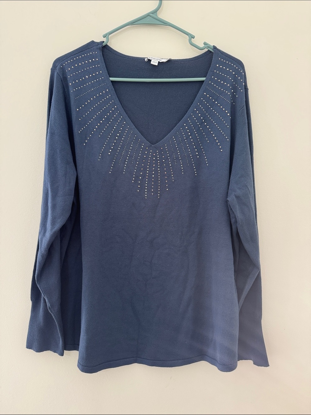 Chico's Navy V-Neck Long Sleeve Light Blue Gray Sweater with Stud Detail Sz 3